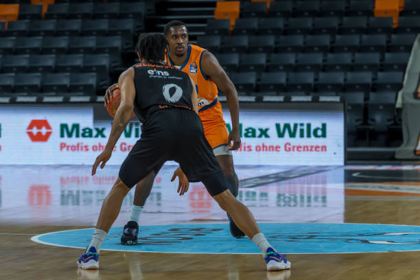 能够与萨拉 能够与萨拉