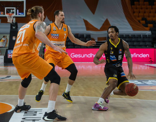 并利用副攻 并利用副攻